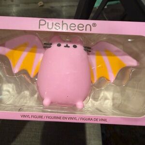 Pusheen Pink bat cat vinyl Collectible box is a little damaged